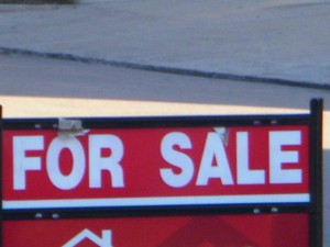 "For Sale Sign" by Lyn Lomasi - Own work. Licensed under CC BY 3.0 via Wikimedia Commons - https://commons.wikimedia.org/wiki/File:For_Sale_Sign.jpg#/media/File:For_Sale_Sign.jpg